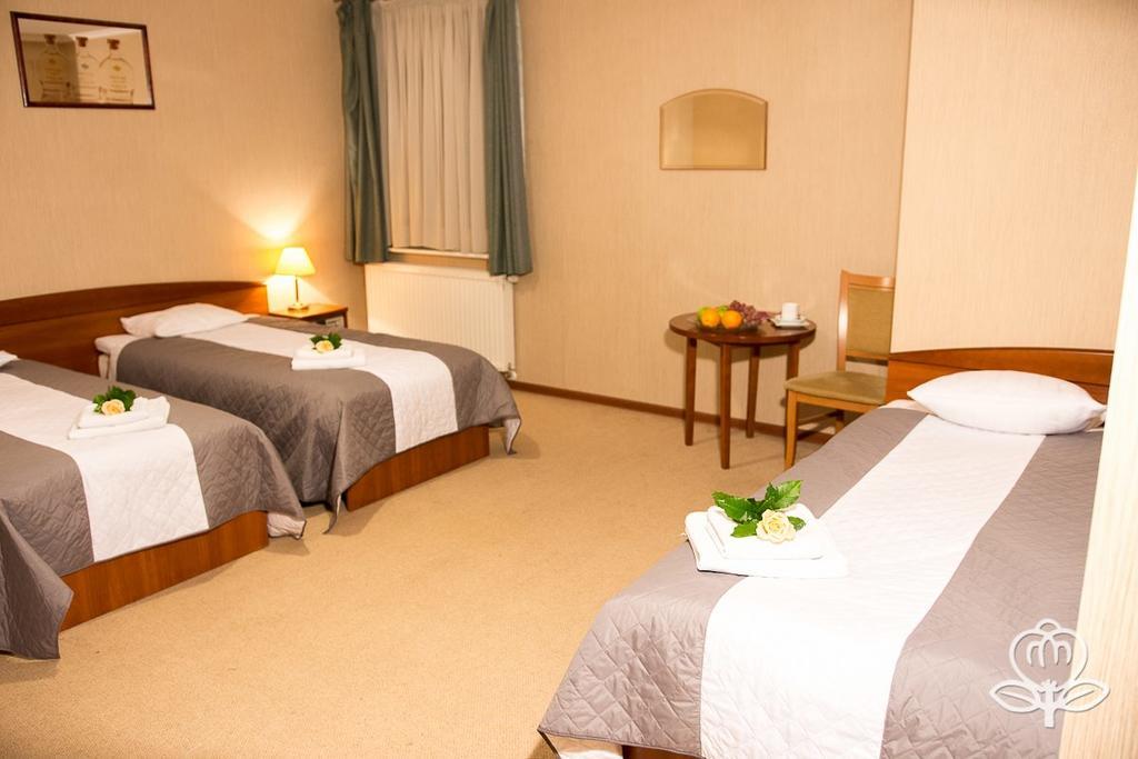 L'Ascada Hotel Śrem Eksteriør billede