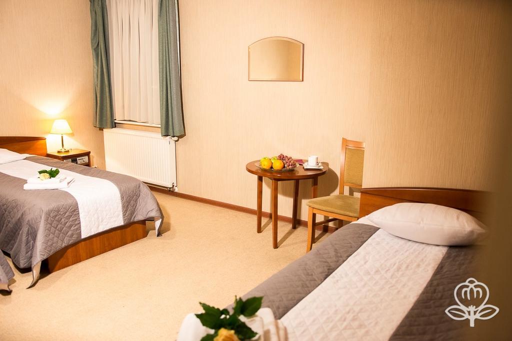 L'Ascada Hotel Śrem Eksteriør billede