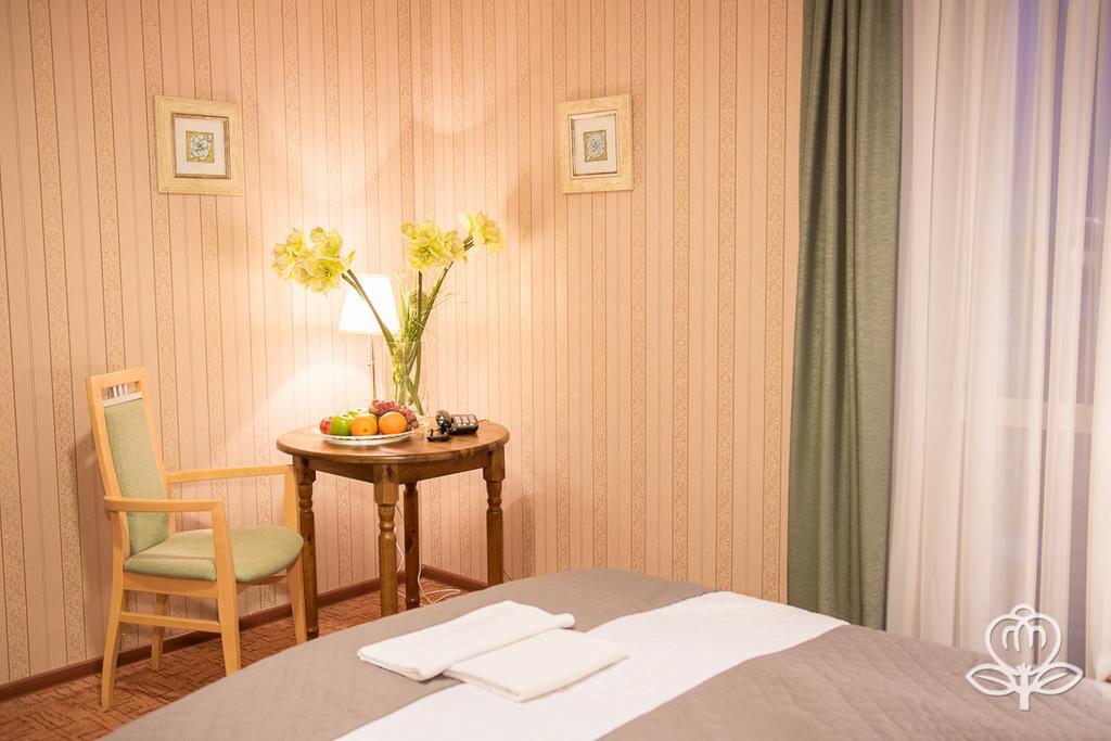 L'Ascada Hotel Śrem Eksteriør billede