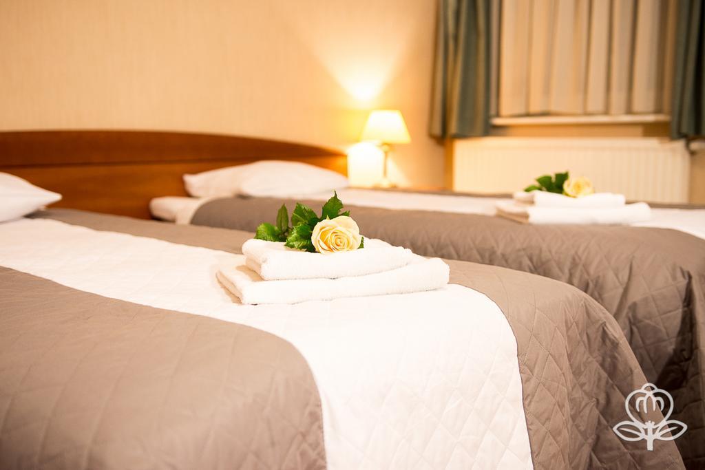 L'Ascada Hotel Śrem Eksteriør billede