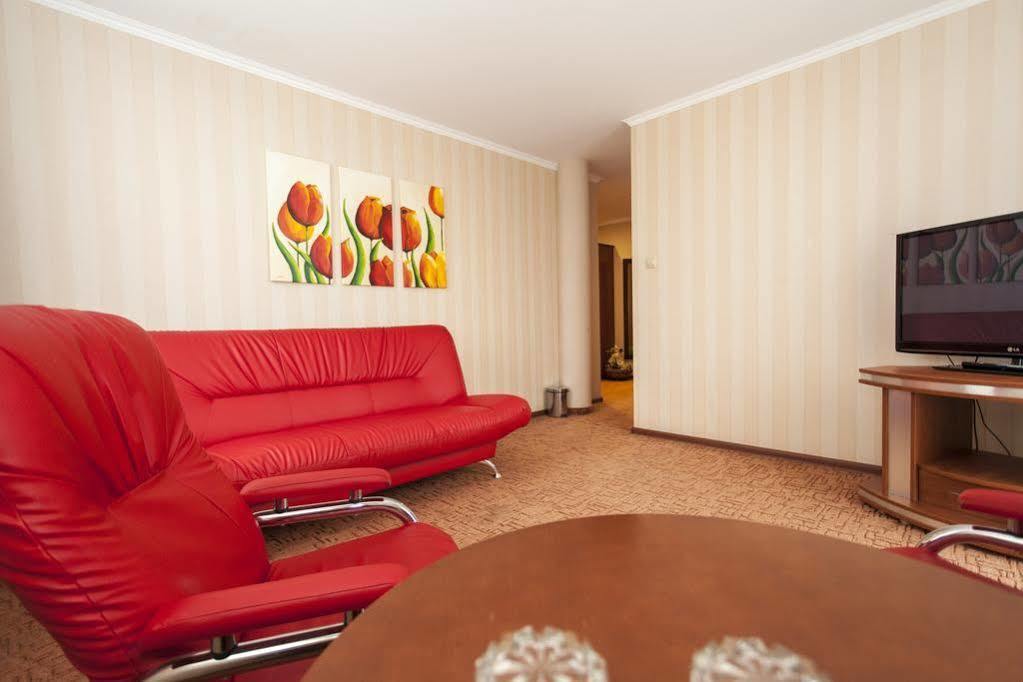 L'Ascada Hotel Śrem Eksteriør billede